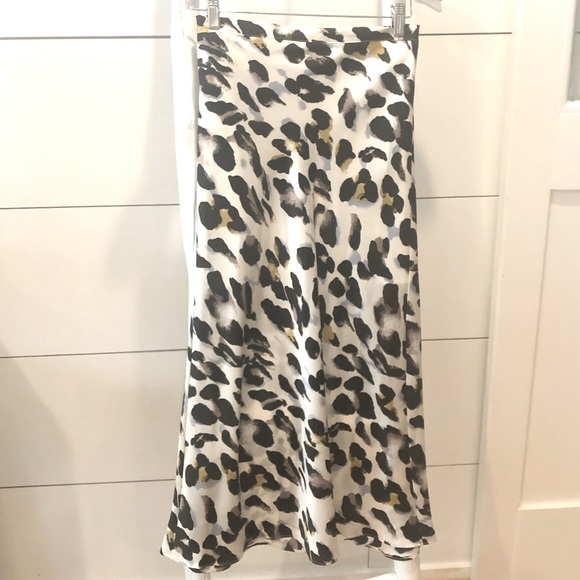 NWT Adorable Animal Print Silk Like MIDI Skirt - Picture 1 of 4